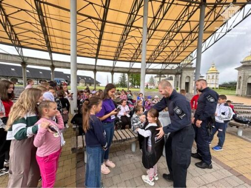 Прикарпатські шкільні офіцери поліції під час канікул дбають про наймолодших громадян